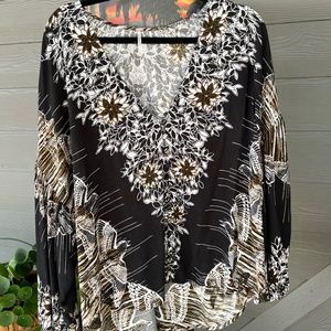 Free People loose fitting long sleeve top size medium